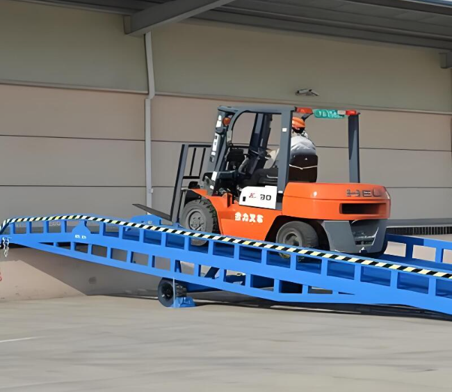 临颍移动式卸货平台（叉车用）